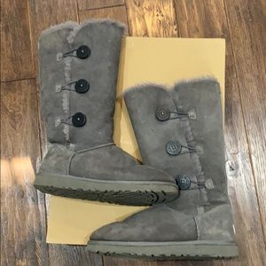 Ugg Bailey button triplet 1873 with grey